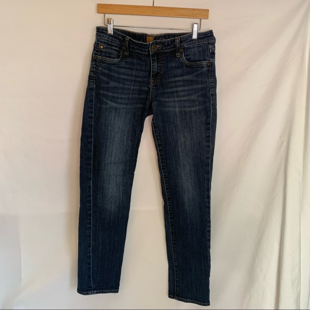 DARK WASH STRAIGHT LEG JEANS